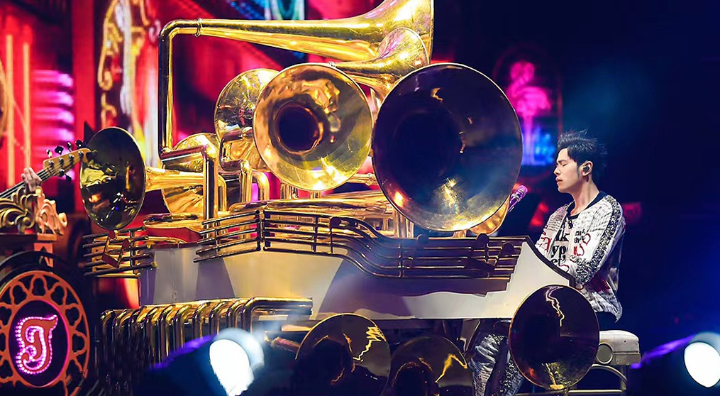 OD·综合体育透明屏和荧光棒系列产品亮相2022周杰伦新加坡演唱会