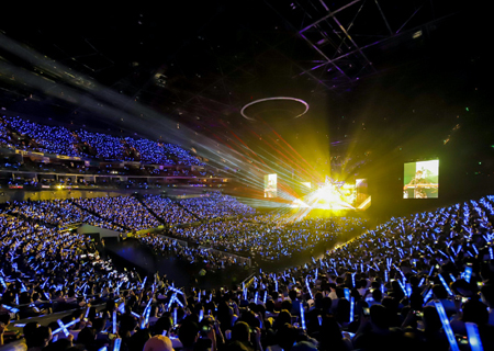 OD·综合体育LED透明屏闪耀伍佰ROCK STAR上海演唱会！