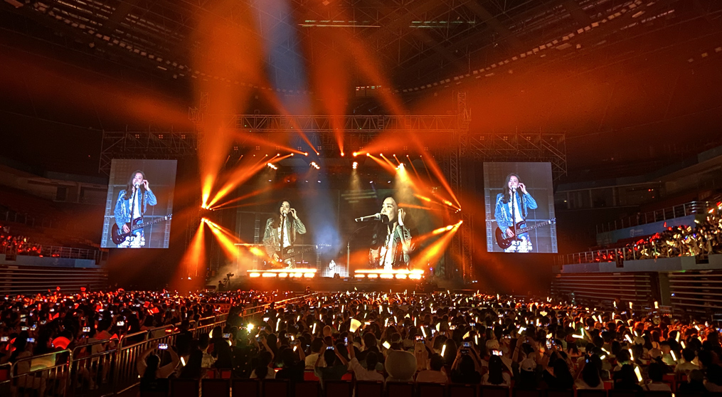 于文文深圳演唱会舞台led电子显示屏项目