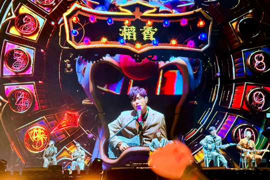 杀疯了！周杰伦深圳演唱会嗨翻天际！OD·综合体育大屏、荧光棒与无人机齐齐上阵！