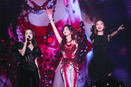 拾光启航！OD·综合体育LED屏助力于文文深圳演唱会打造极致光影盛宴！